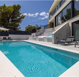 4 bedroom villa with heated pool and sea view in Vinišće, sleeps 8